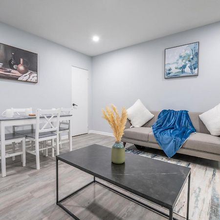 Centre Street Upper 2Bedsuite 4408 Calgary Bagian luar foto