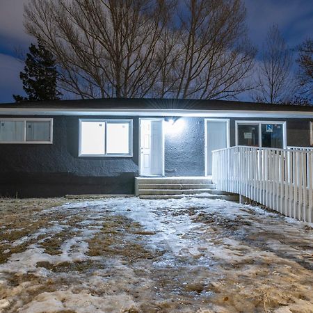 Centre Street Upper 2Bedsuite 4408 Calgary Bagian luar foto