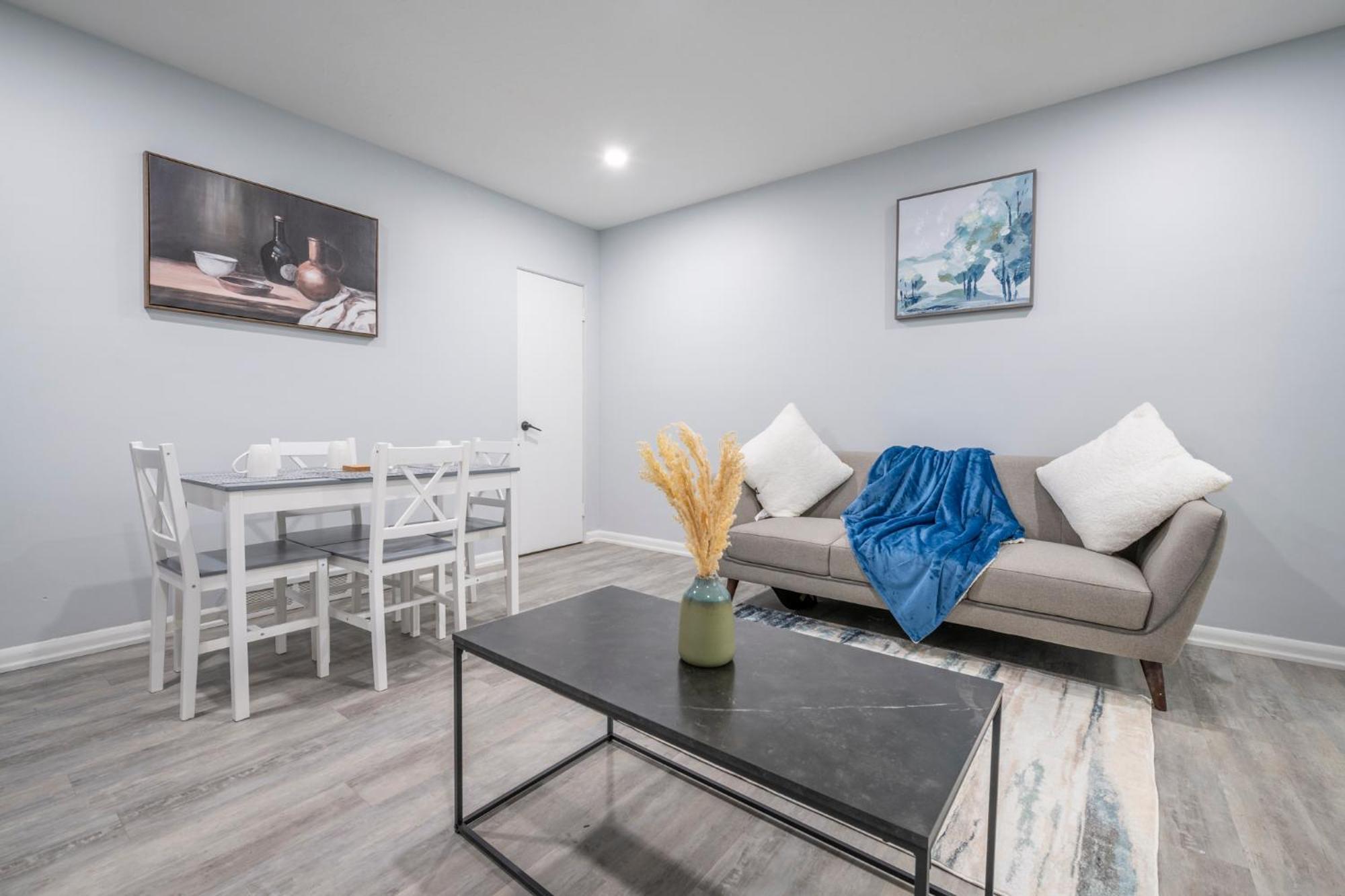 Centre Street Upper 2Bedsuite 4408 Calgary Bagian luar foto