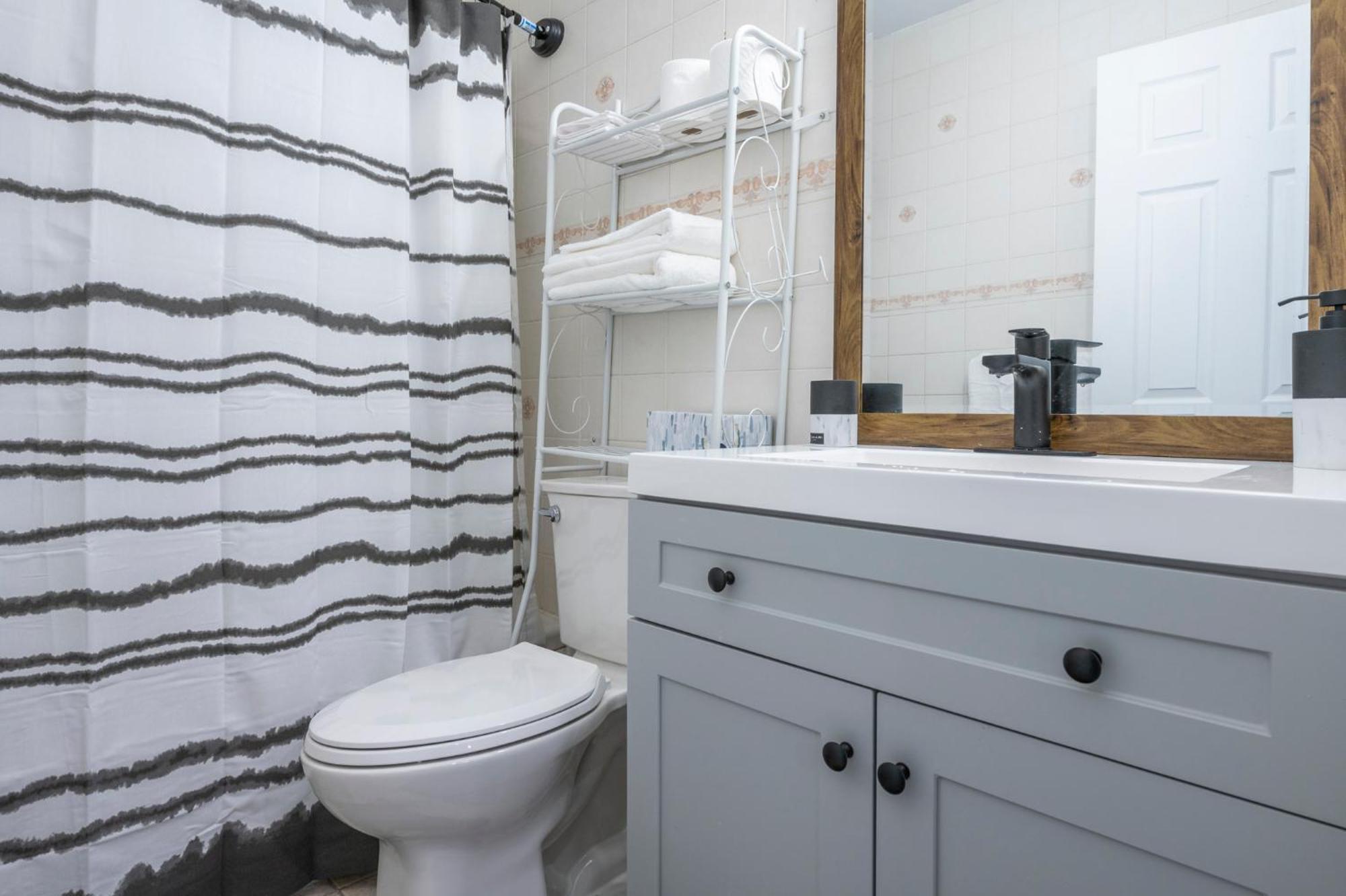 Centre Street Upper 2Bedsuite 4408 Calgary Bagian luar foto