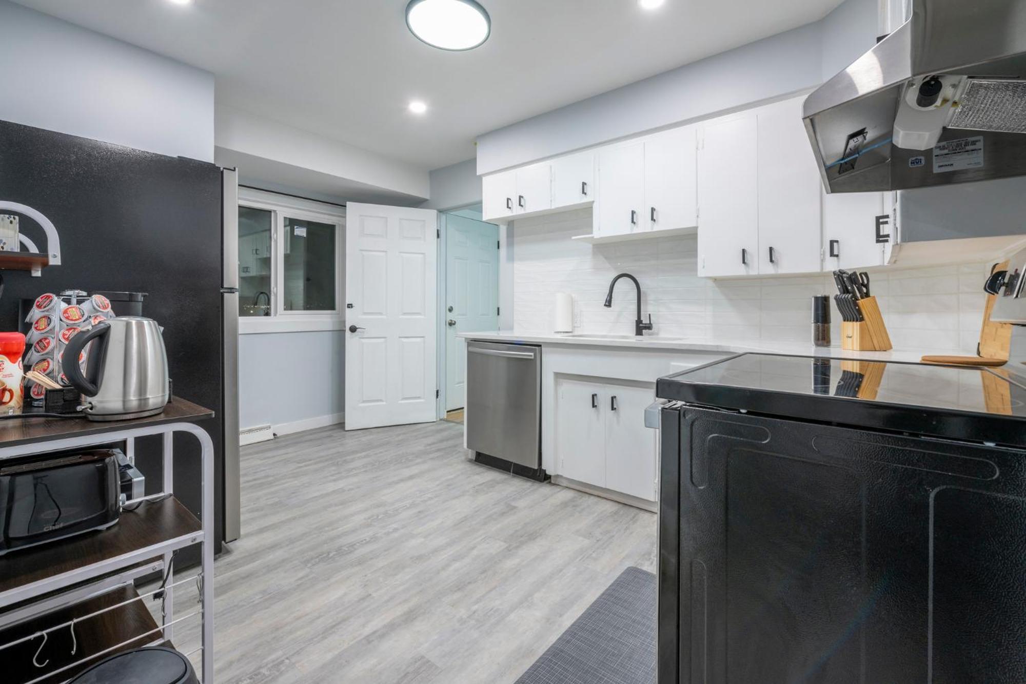 Centre Street Upper 2Bedsuite 4408 Calgary Bagian luar foto