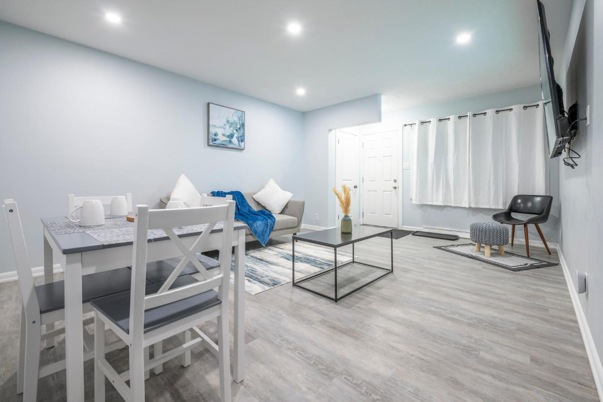 Centre Street Upper 2Bedsuite 4408 Calgary Bagian luar foto
